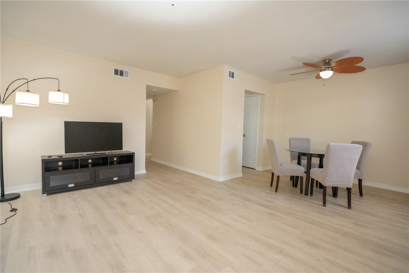 Image 5 of 22 For 6940 A Sunset Drive S 2d