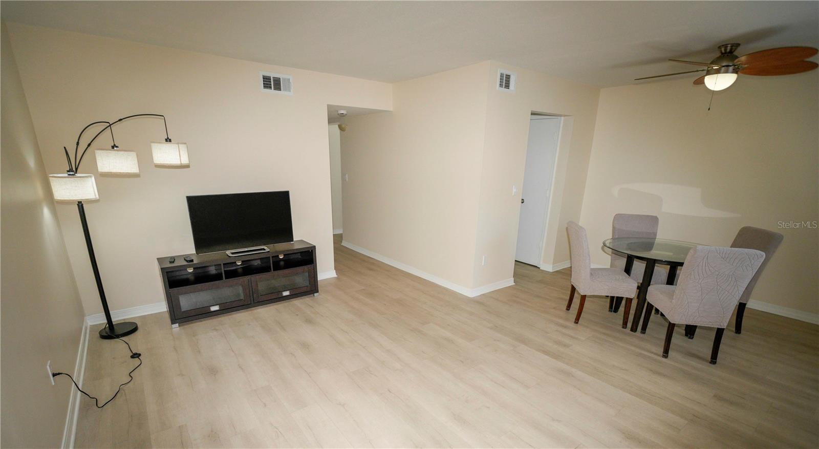 Image 6 of 22 For 6940 A Sunset Drive S 2d