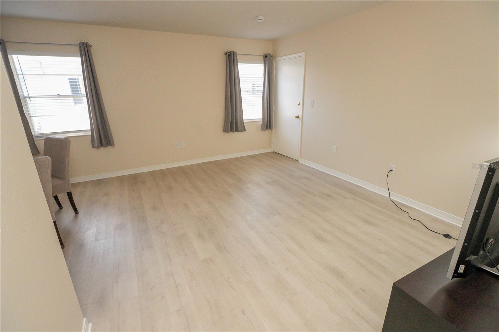 Image 7 of 22 For 6940 A Sunset Drive S 2d