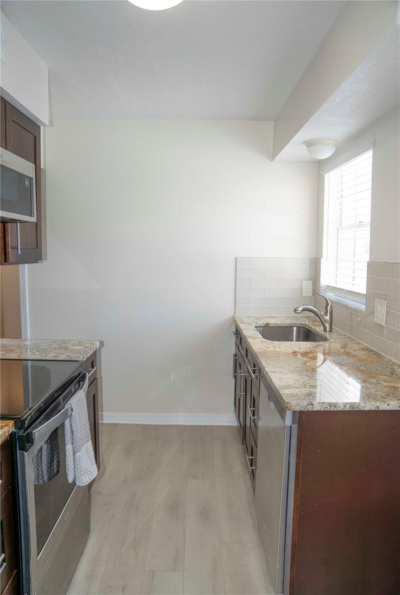 Image 9 of 22 For 6940 A Sunset Drive S 2d