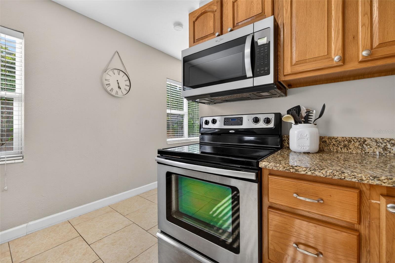 Listing photo id 10 for 2301 36th Avenue N