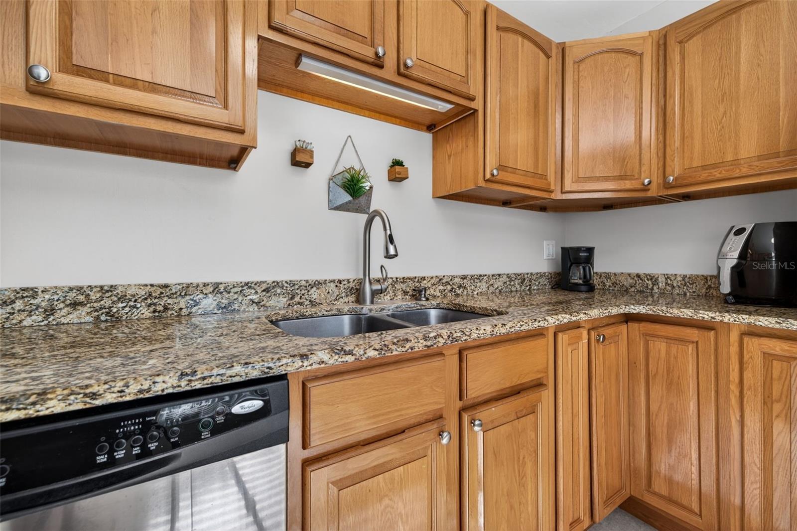 Listing photo id 11 for 2301 36th Avenue N