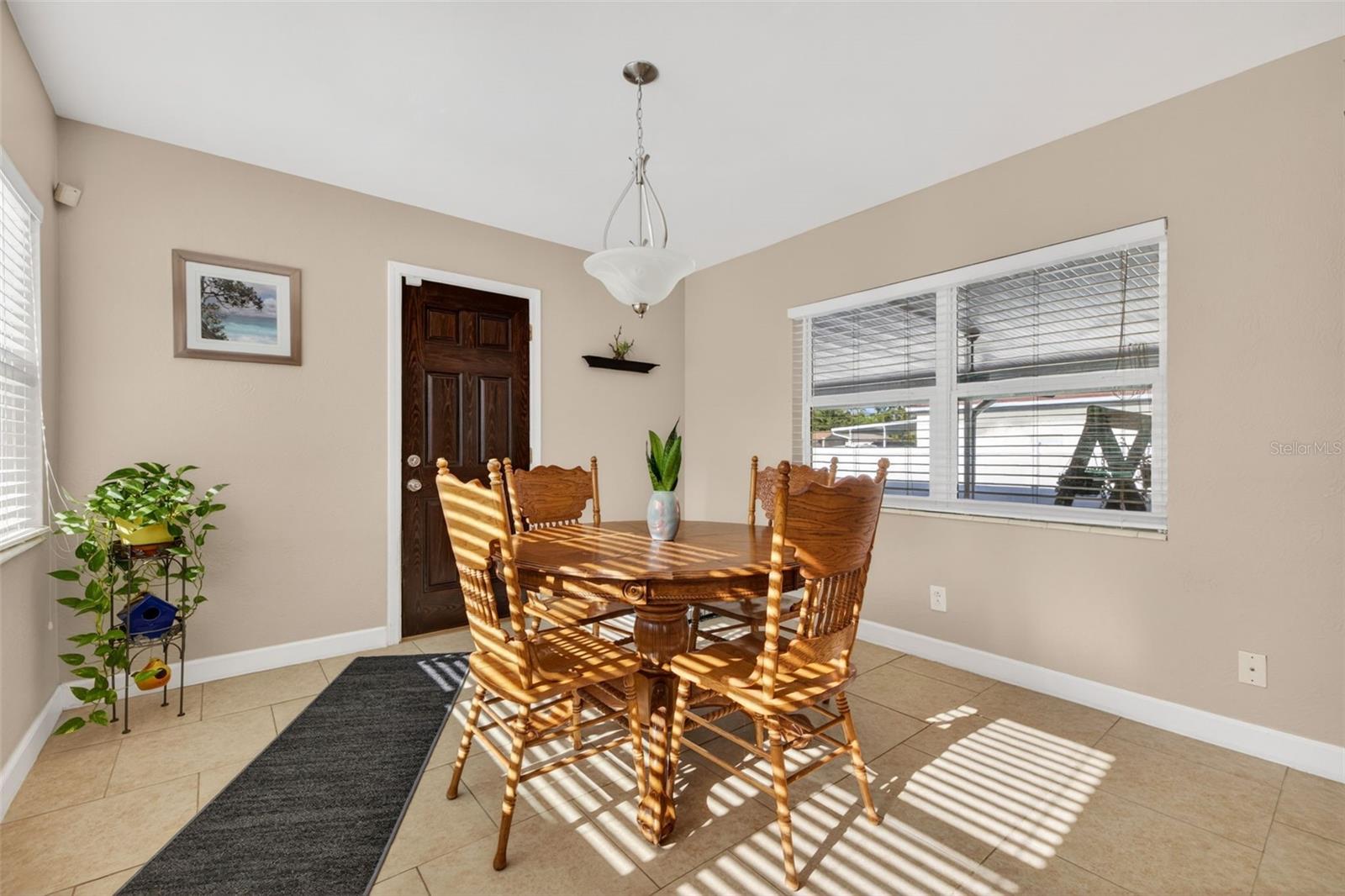 Listing photo id 12 for 2301 36th Avenue N
