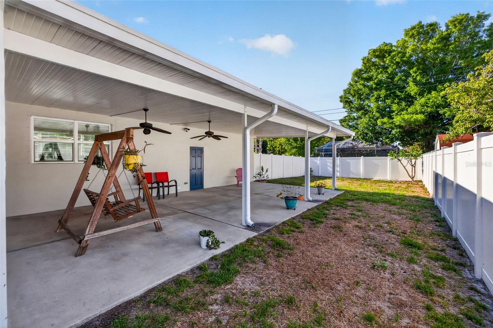 Listing photo id 14 for 2301 36th Avenue N