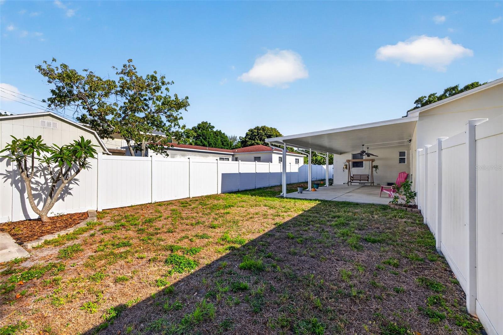 Listing photo id 15 for 2301 36th Avenue N