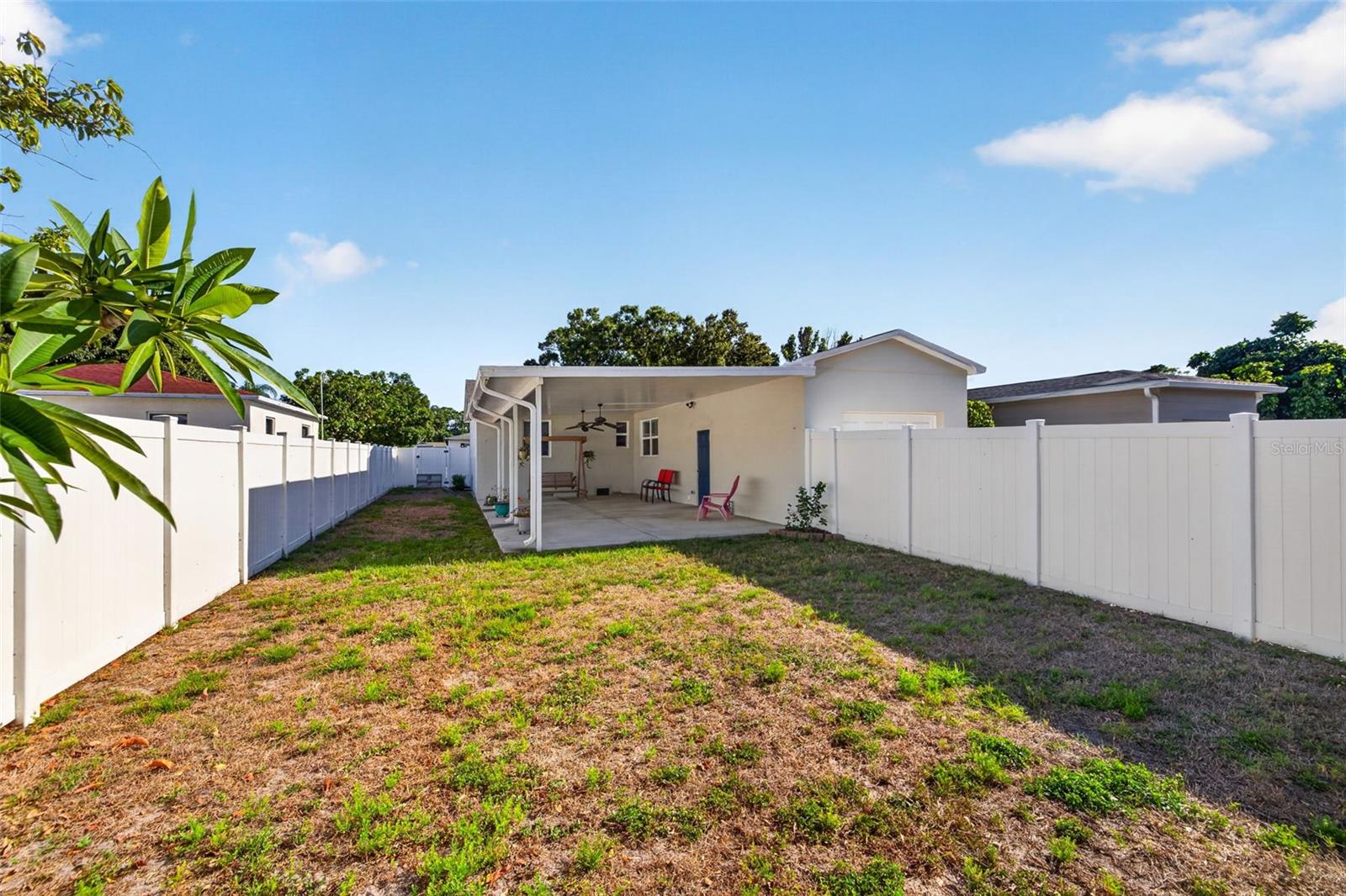 Listing photo id 16 for 2301 36th Avenue N