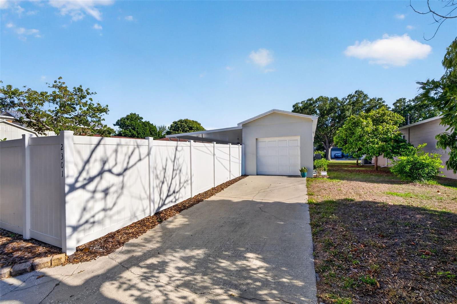 Listing photo id 17 for 2301 36th Avenue N