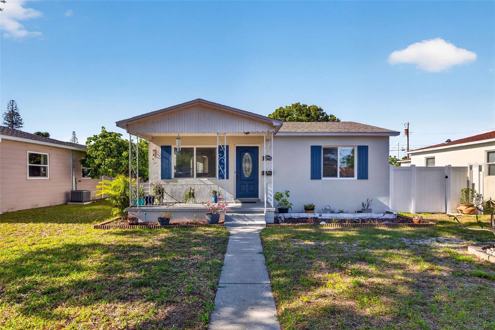 Listing photo id 0 for 2301 36th Avenue N