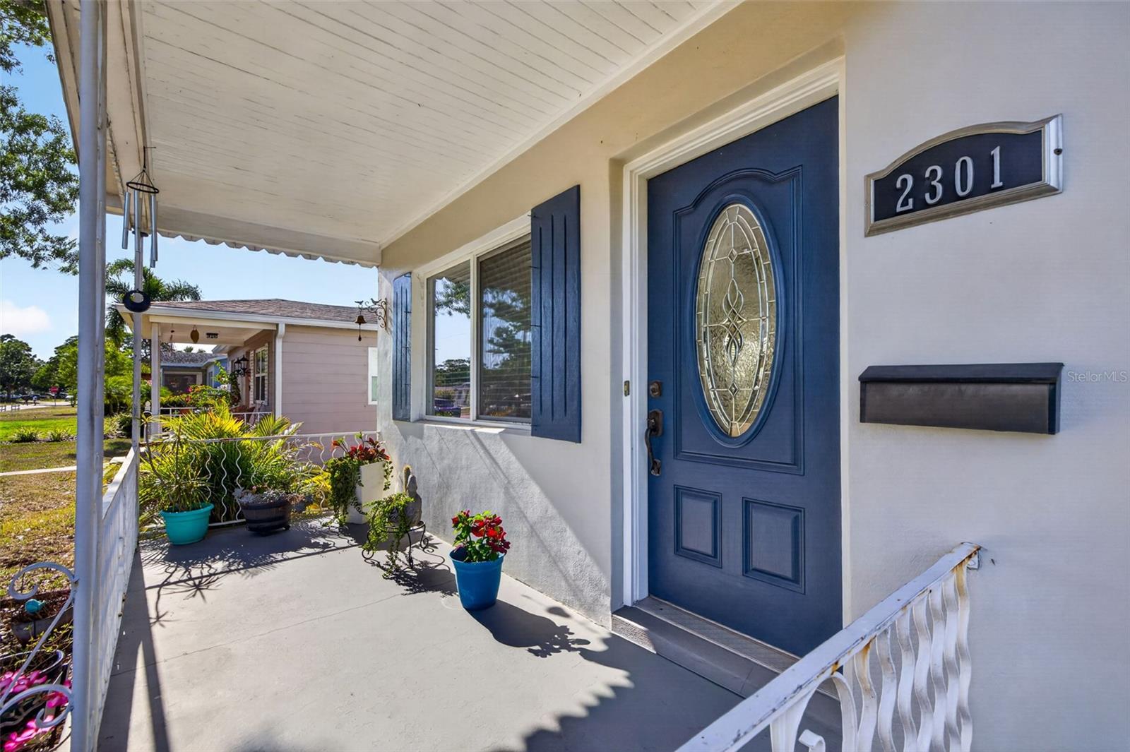 Listing photo id 1 for 2301 36th Avenue N