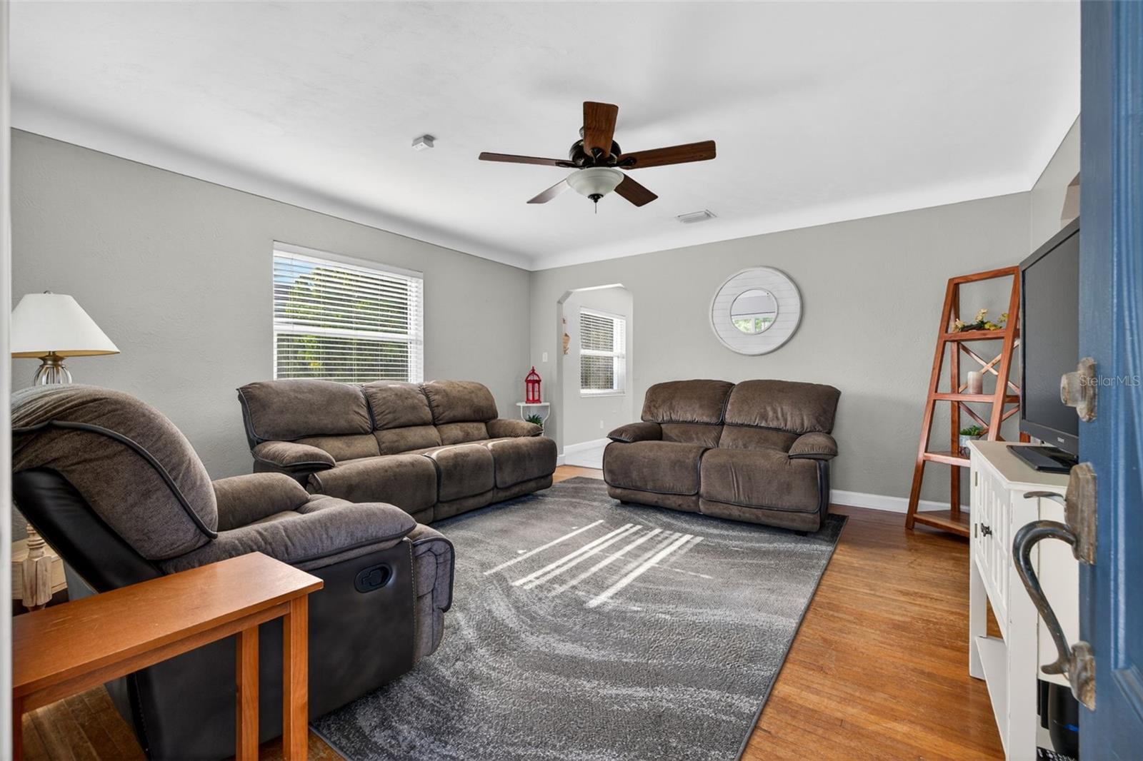 Listing photo id 3 for 2301 36th Avenue N