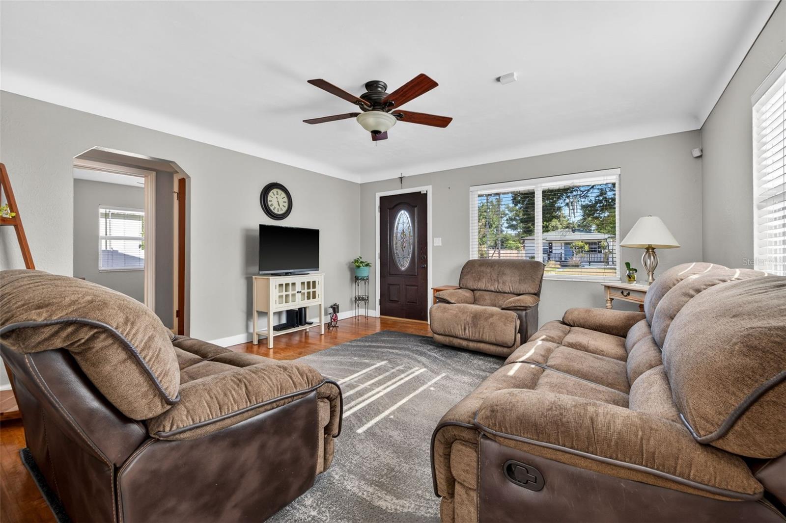 Listing photo id 4 for 2301 36th Avenue N