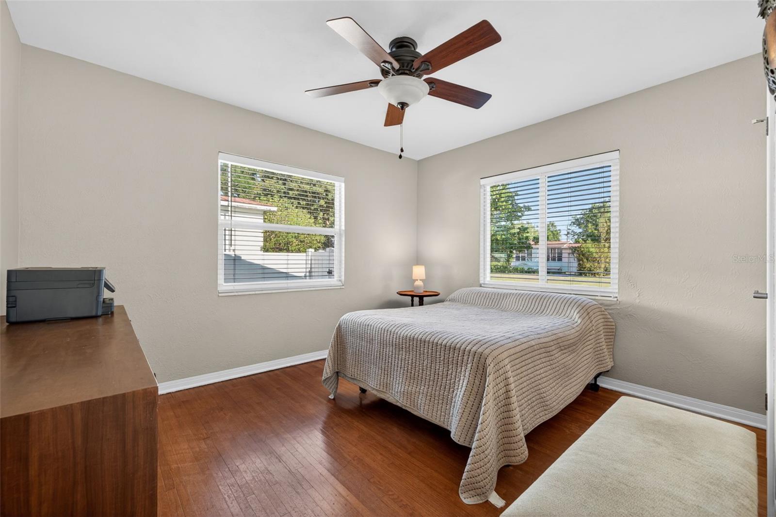 Listing photo id 7 for 2301 36th Avenue N