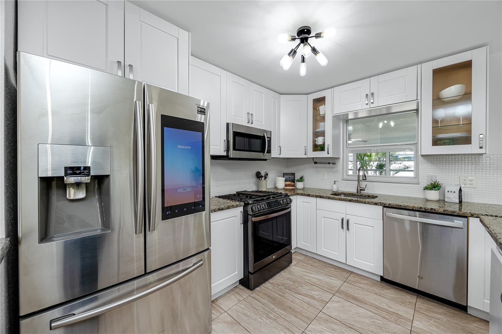 Listing photo id 8 for 6482 20th Street N