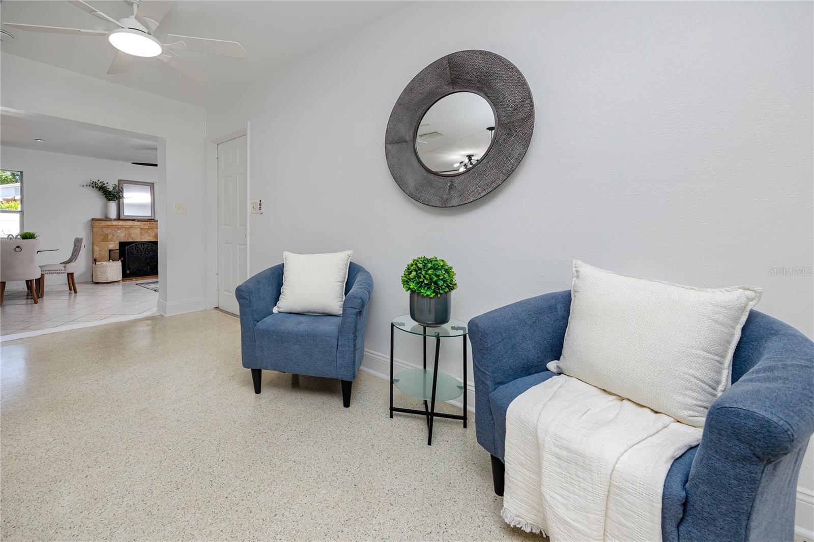 Listing photo id 10 for 6482 20th Street N