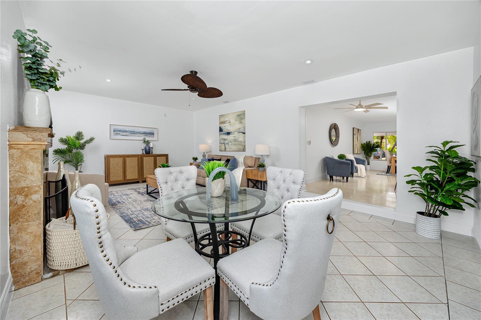 Listing photo id 11 for 6482 20th Street N