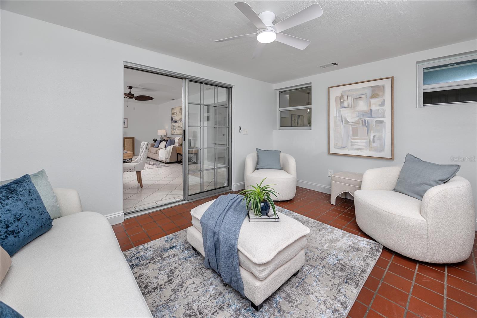 Listing photo id 15 for 6482 20th Street N