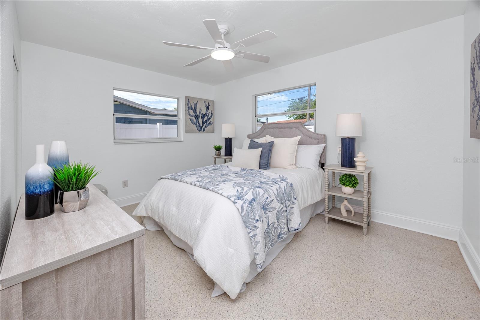 Listing photo id 17 for 6482 20th Street N