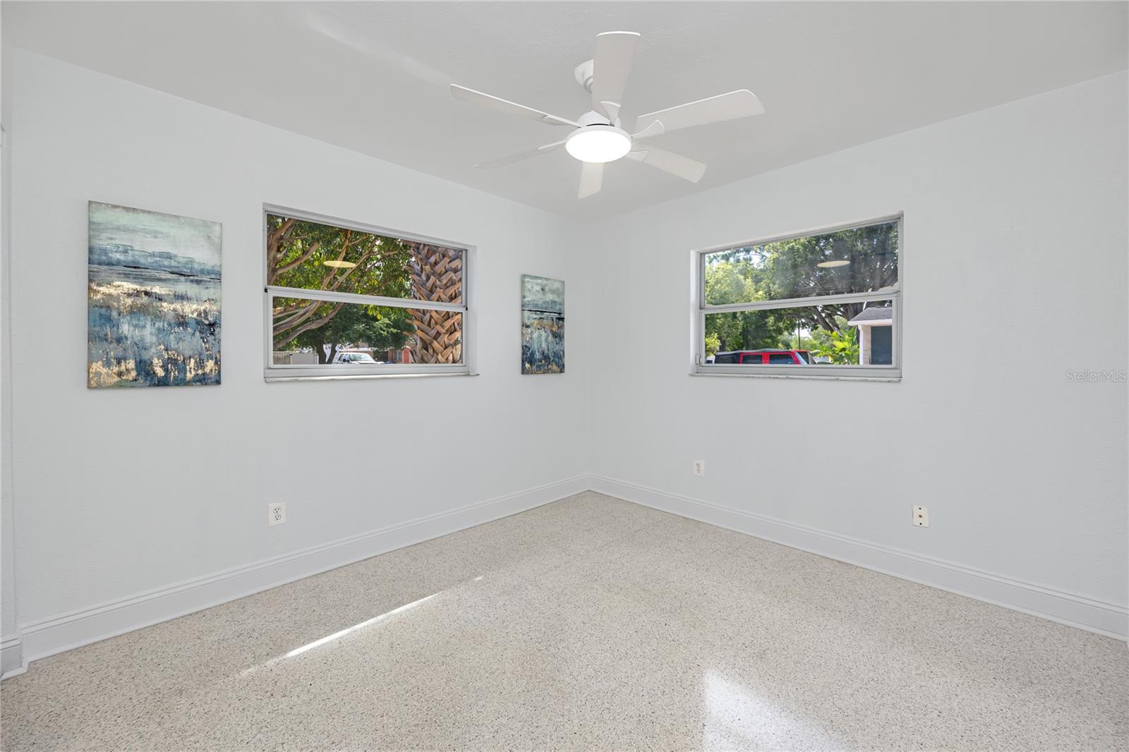 Listing photo id 20 for 6482 20th Street N