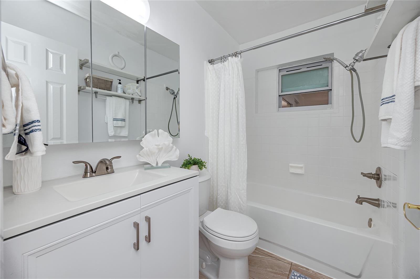 Listing photo id 22 for 6482 20th Street N