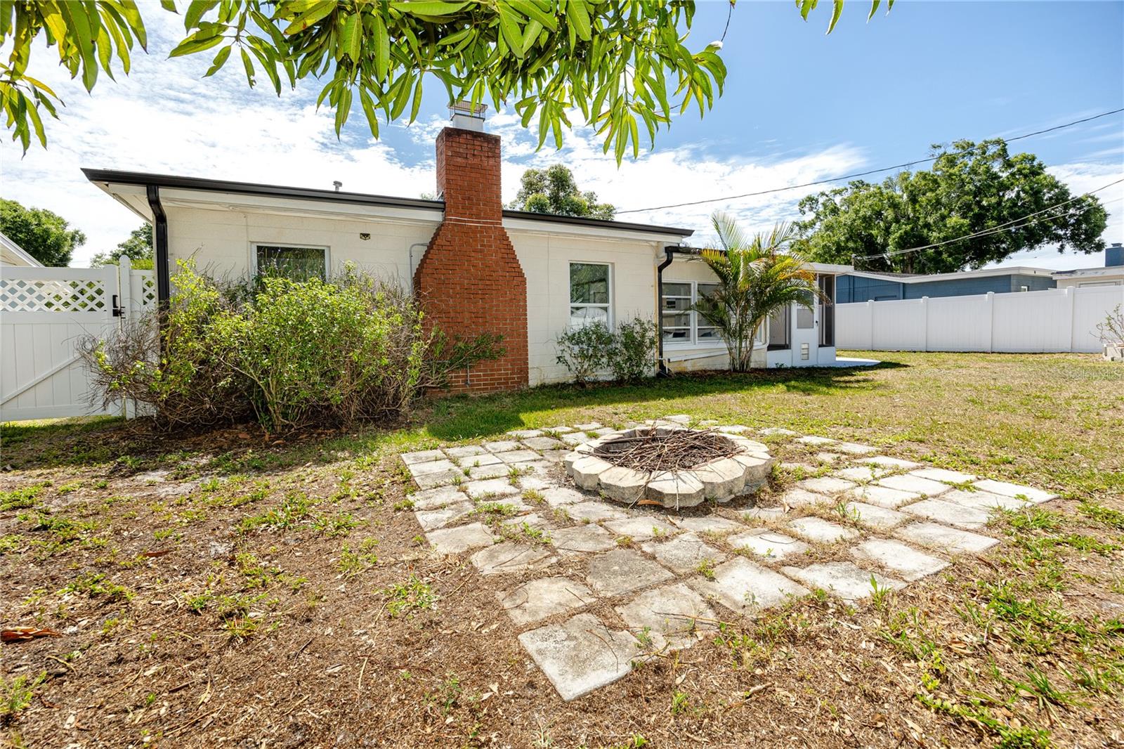 Listing photo id 29 for 6482 20th Street N