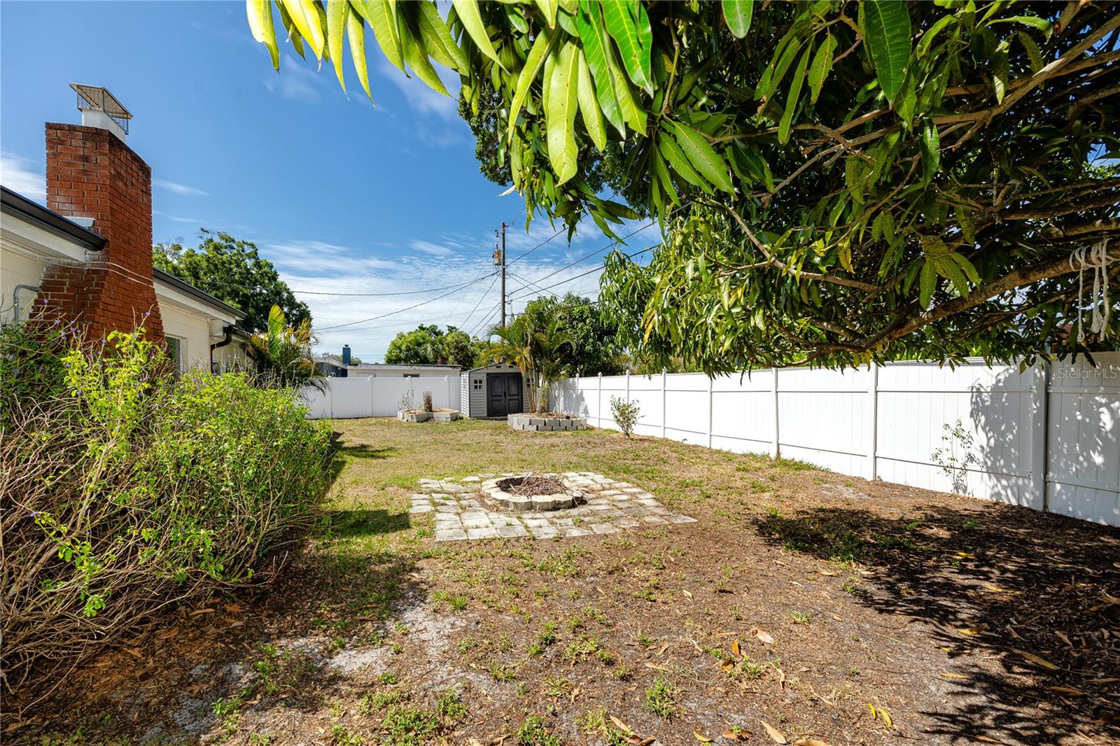 Listing photo id 30 for 6482 20th Street N