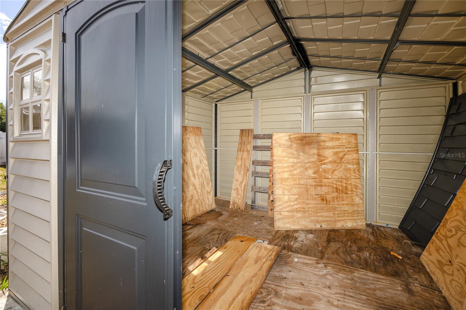 Listing photo id 31 for 6482 20th Street N