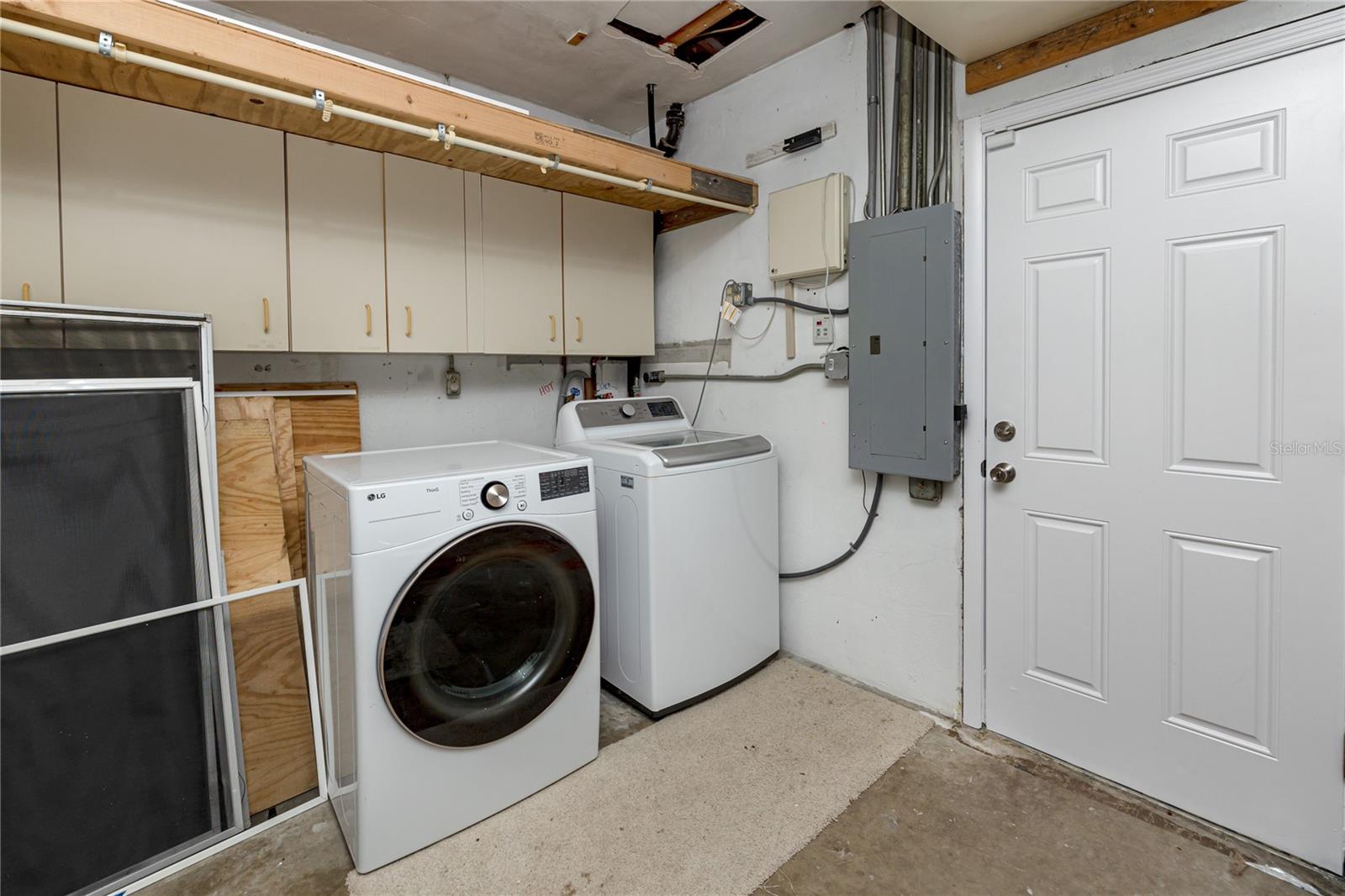 Listing photo id 32 for 6482 20th Street N