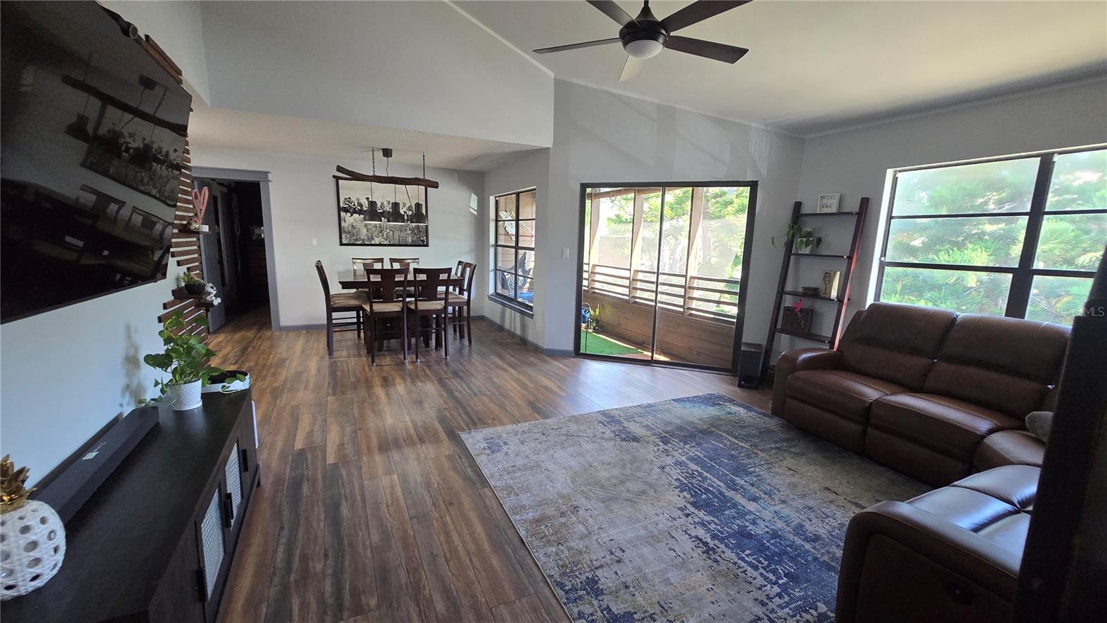 Image 2 of 40 For 406 Lennox Road W