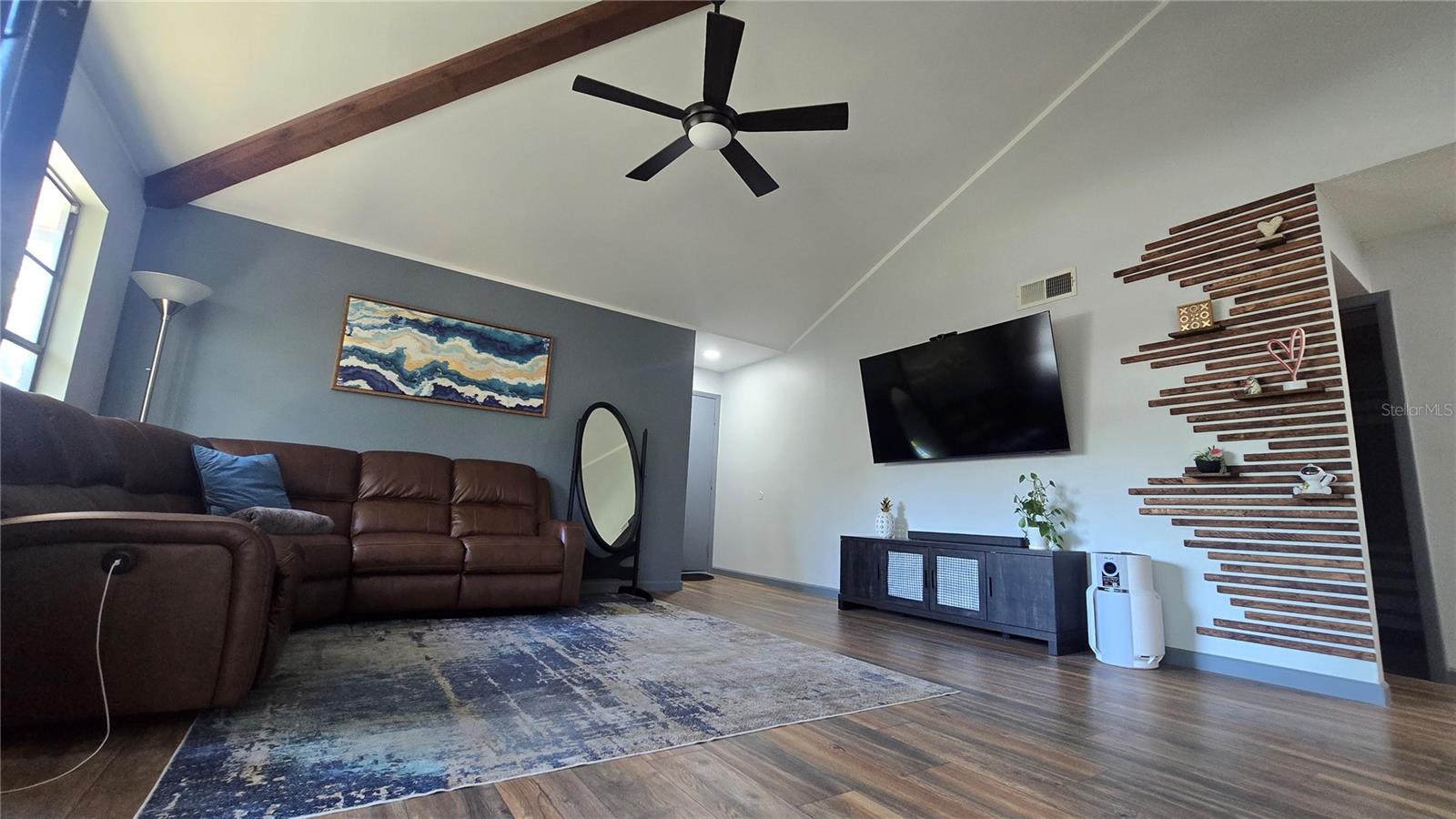 Image 4 of 40 For 406 Lennox Road W
