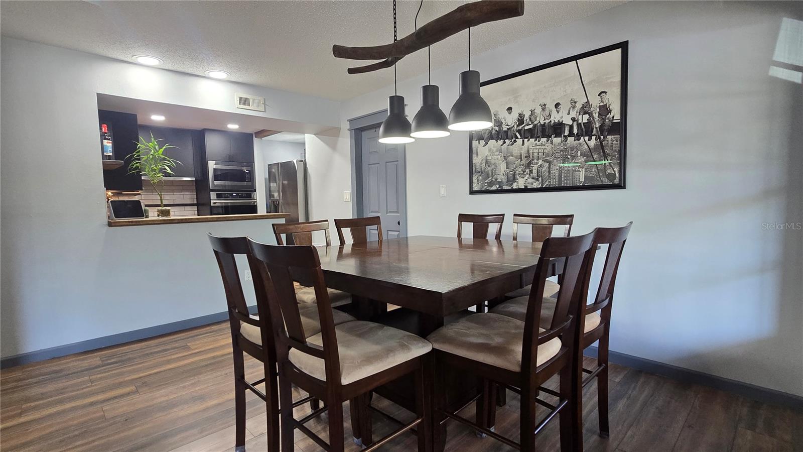Image 7 of 40 For 406 Lennox Road W