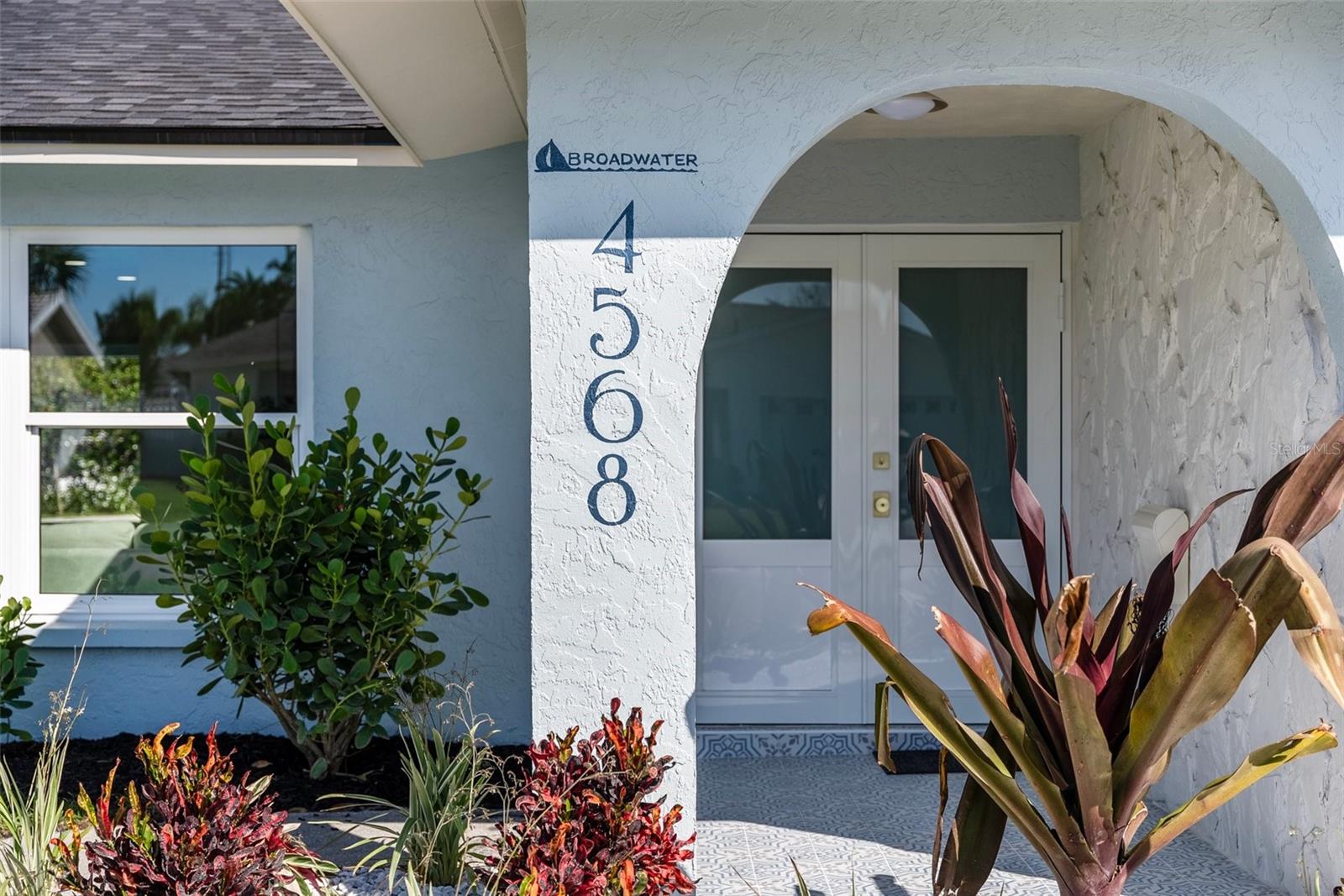 Listing photo id 10 for 4568 40th Street S