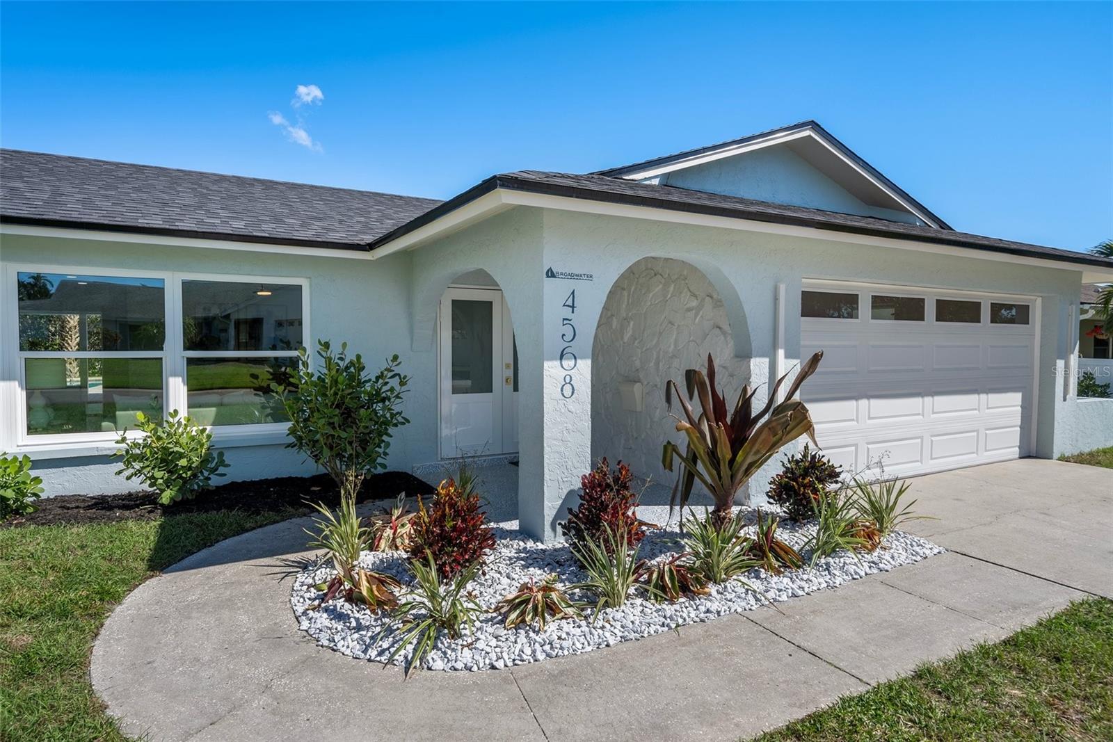 Listing photo id 11 for 4568 40th Street S