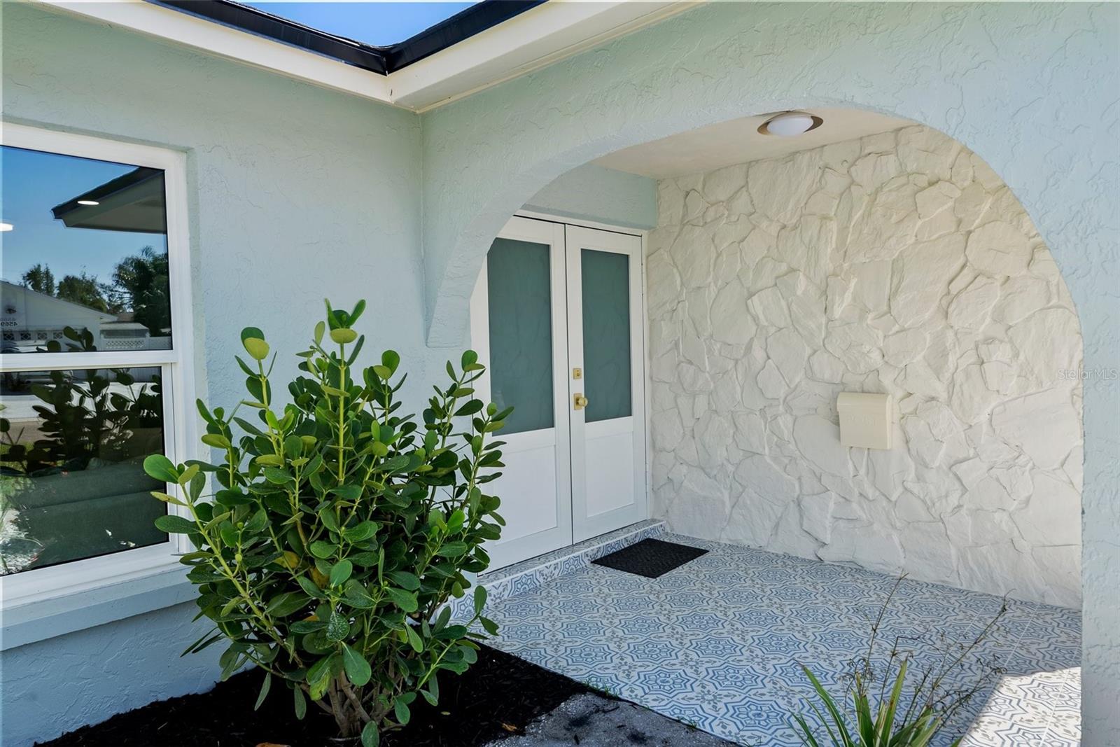 Listing photo id 13 for 4568 40th Street S