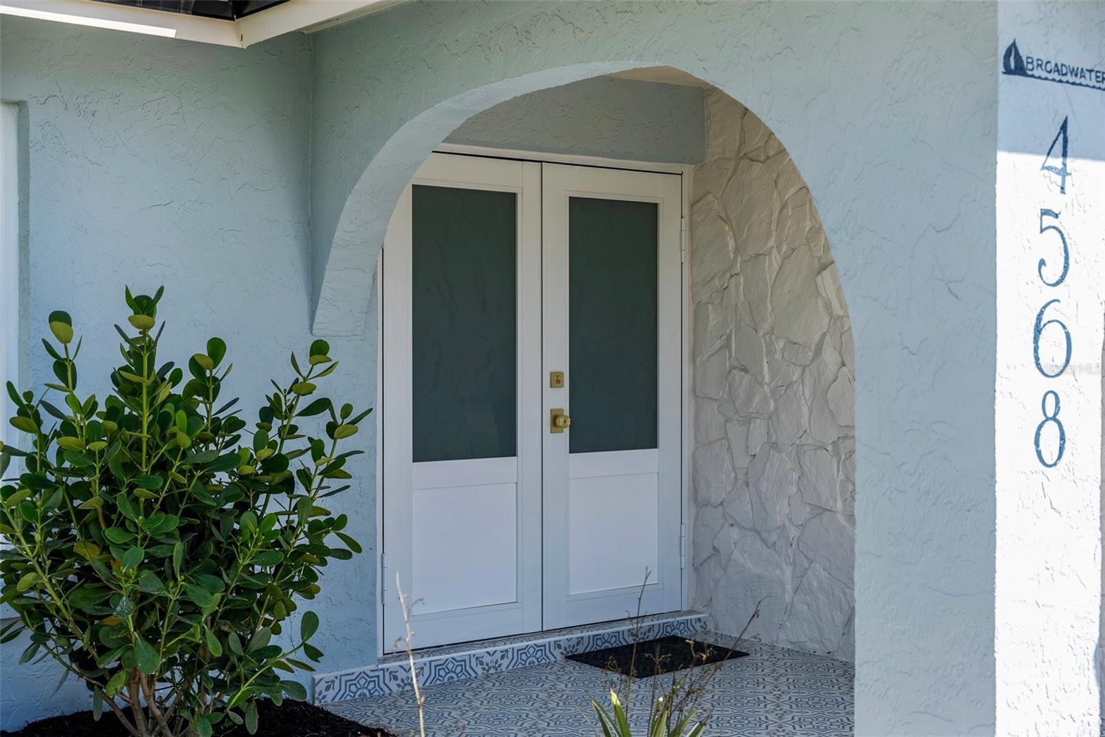 Listing photo id 14 for 4568 40th Street S