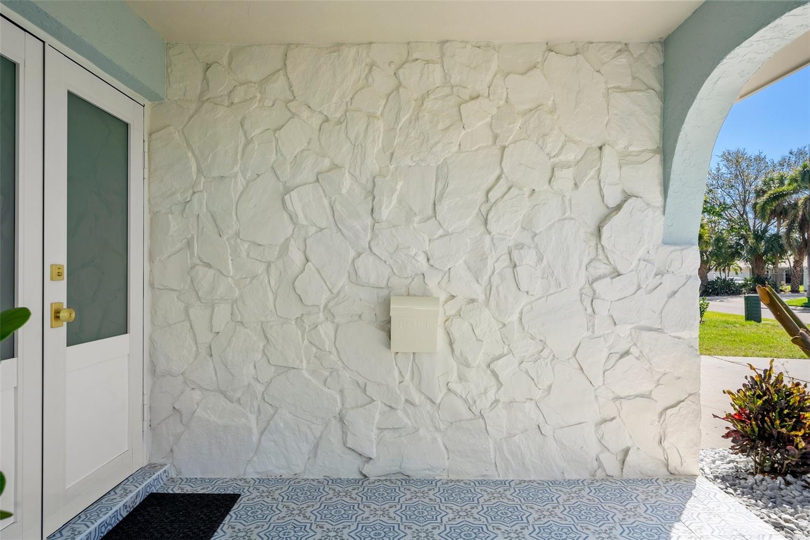 Listing photo id 16 for 4568 40th Street S