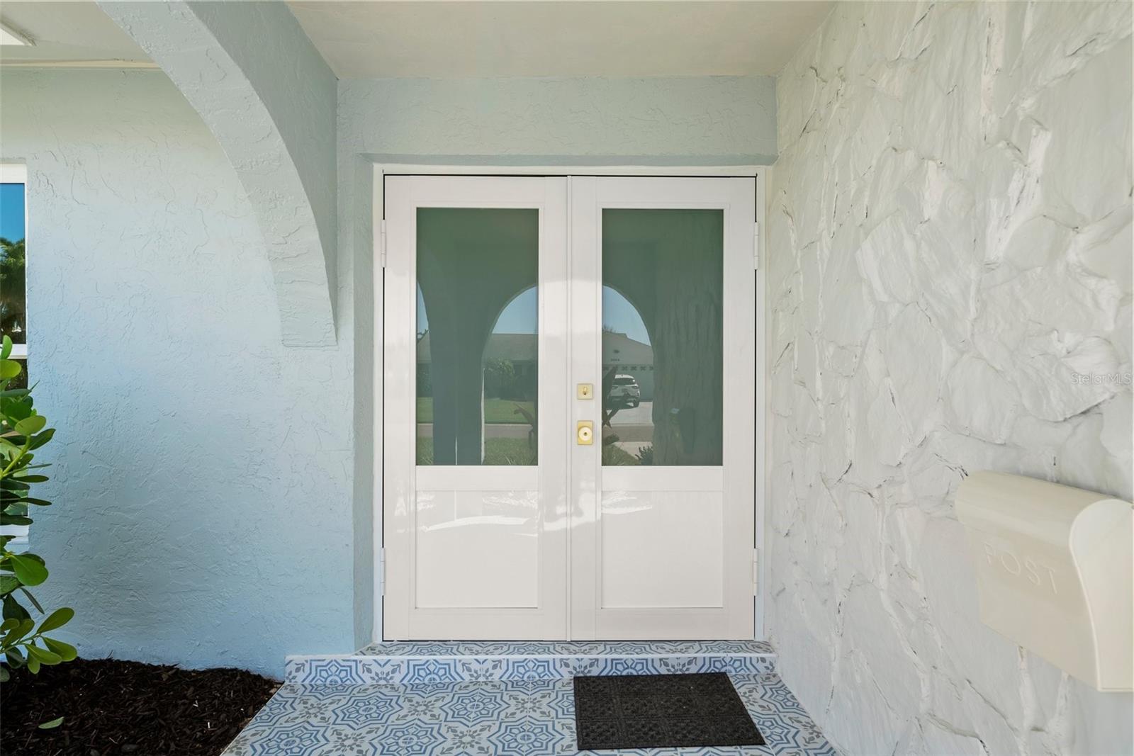 Listing photo id 17 for 4568 40th Street S