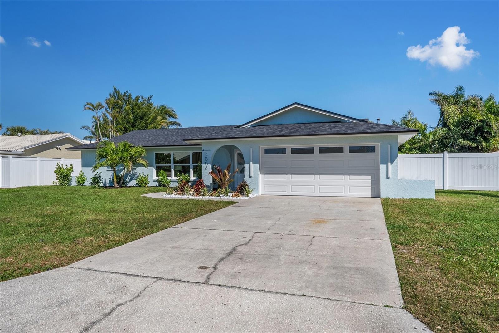 Listing photo id 1 for 4568 40th Street S