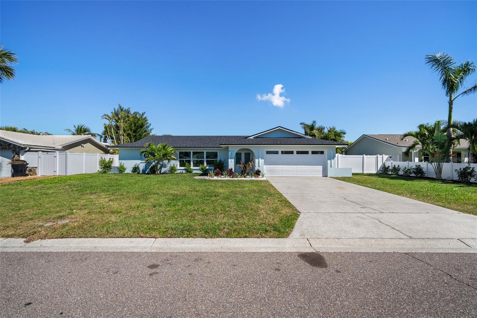 Listing photo id 3 for 4568 40th Street S