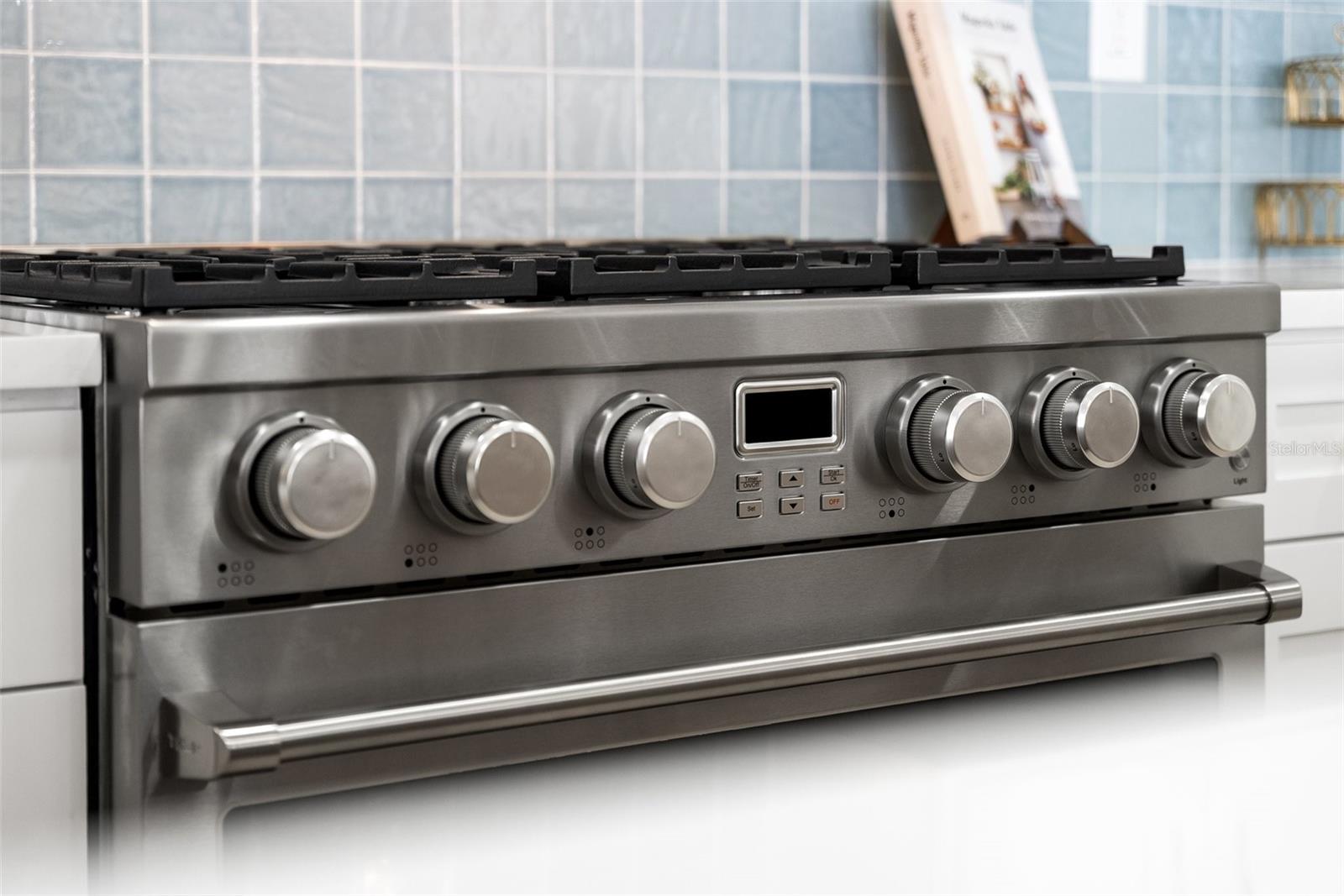 Listing photo id 53 for 4568 40th Street S