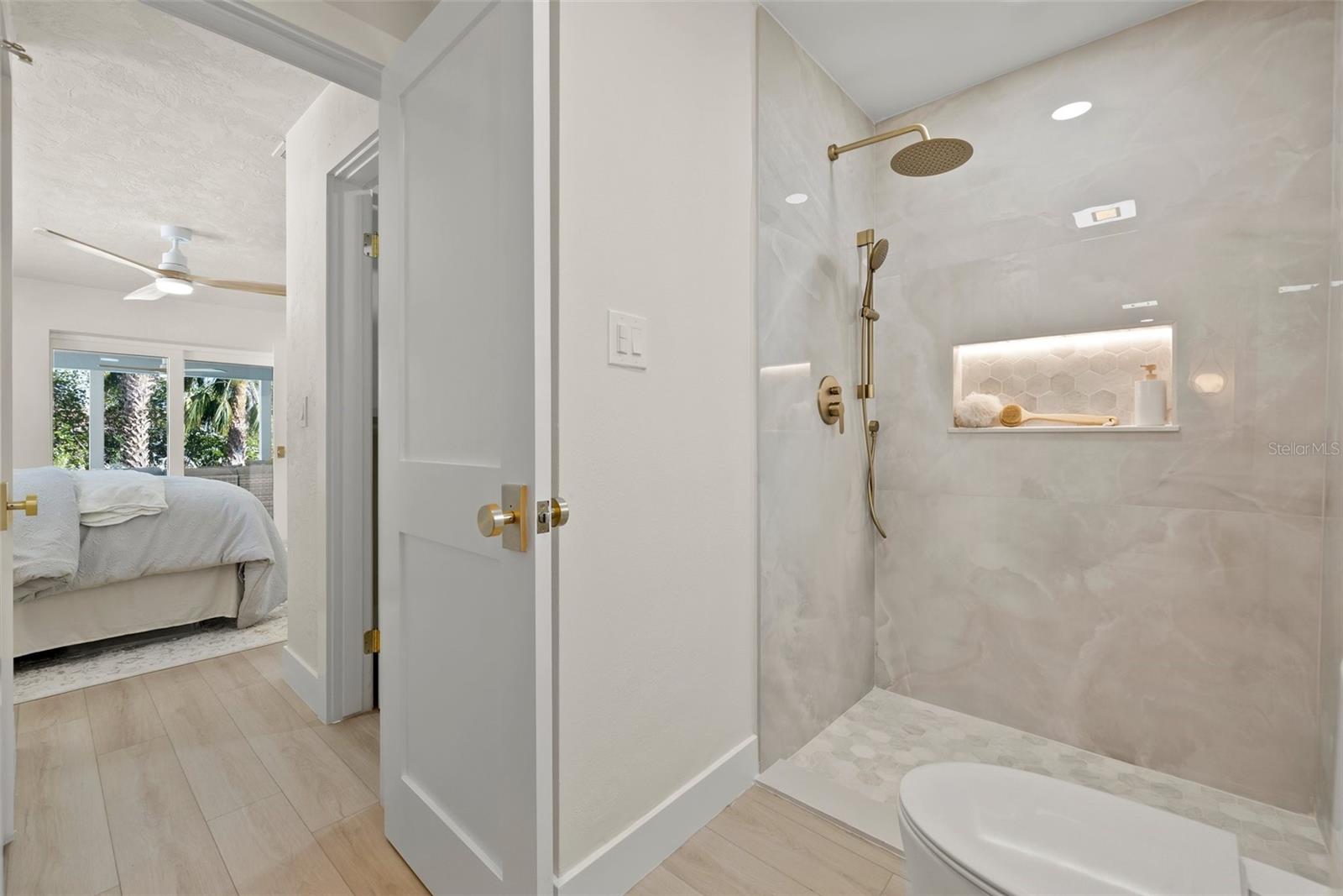 Listing photo id 72 for 4568 40th Street S