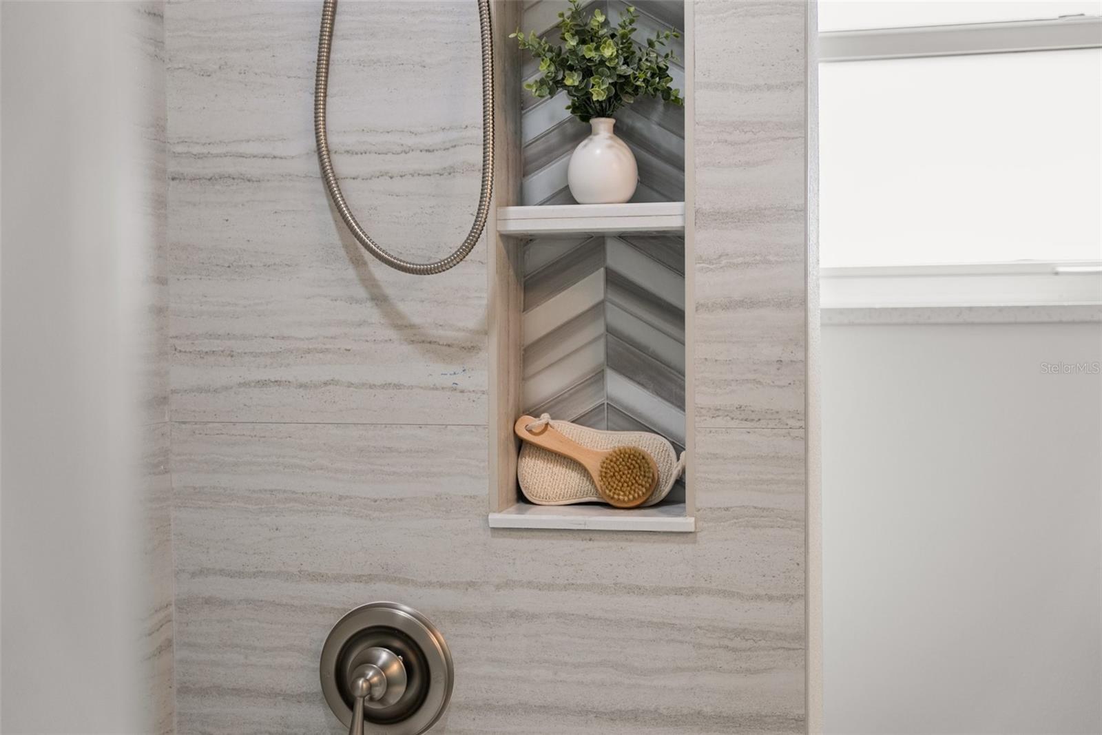 Listing photo id 80 for 4568 40th Street S