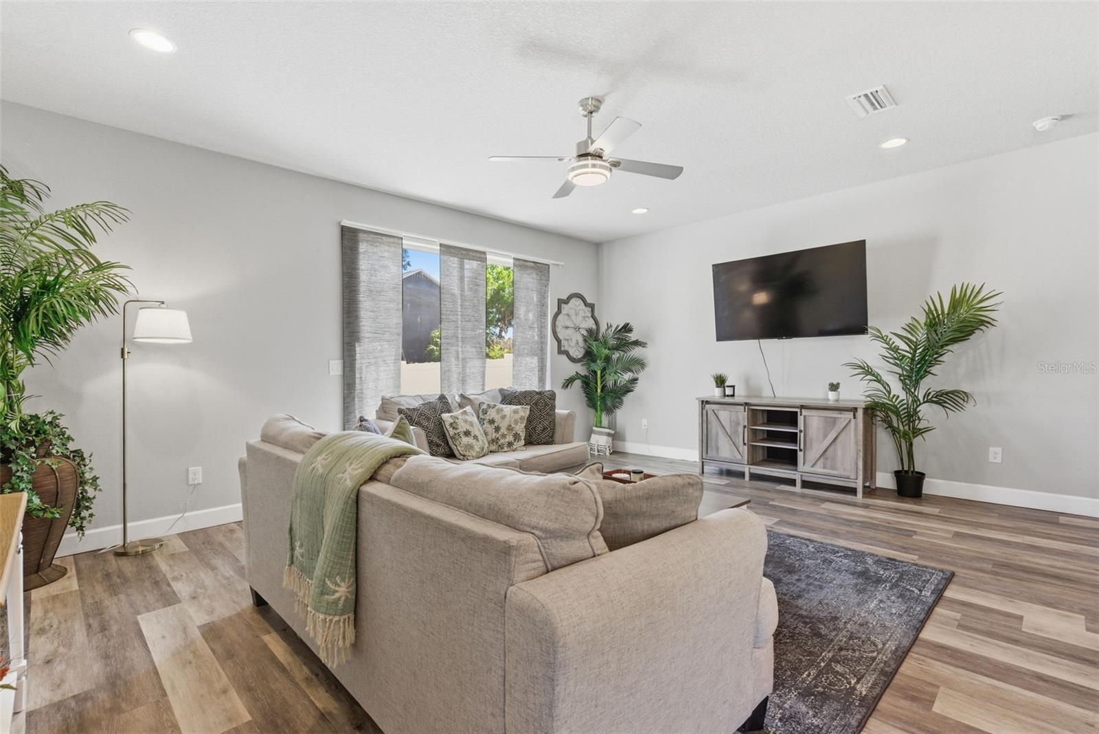 Image 12 of 27 For 3902 Everett Street 1