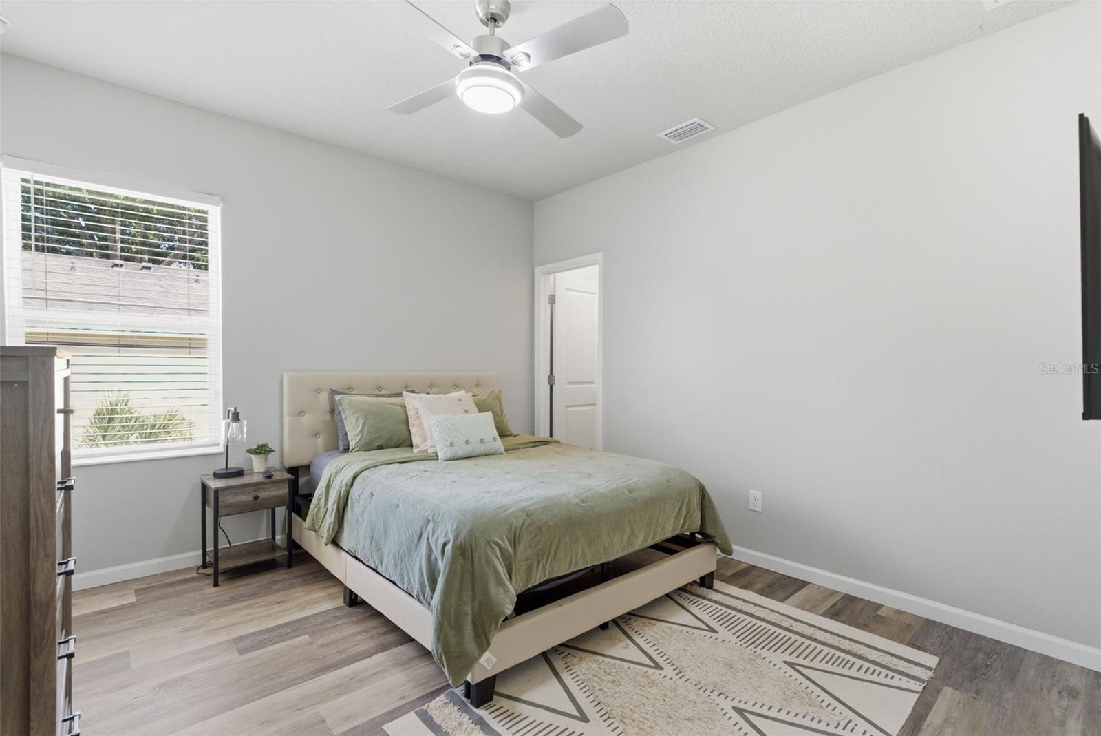 Image 21 of 27 For 3902 Everett Street 1