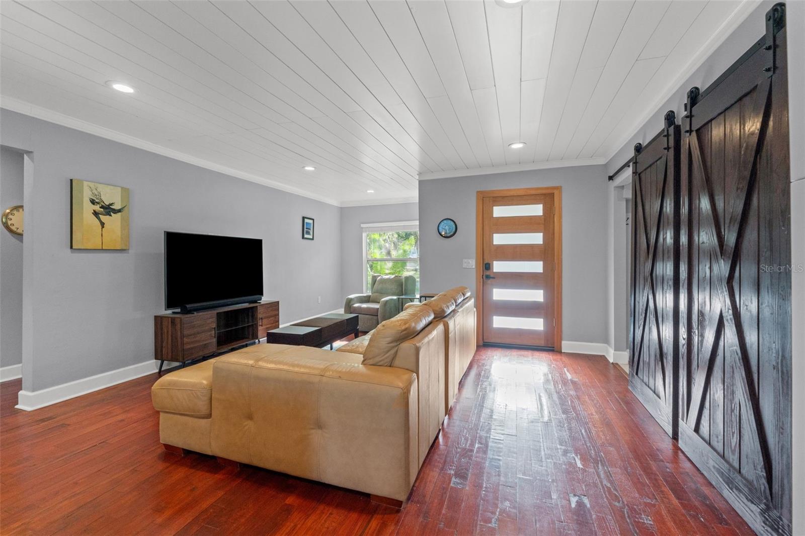 Image 11 of 67 For 1502 Park Circle