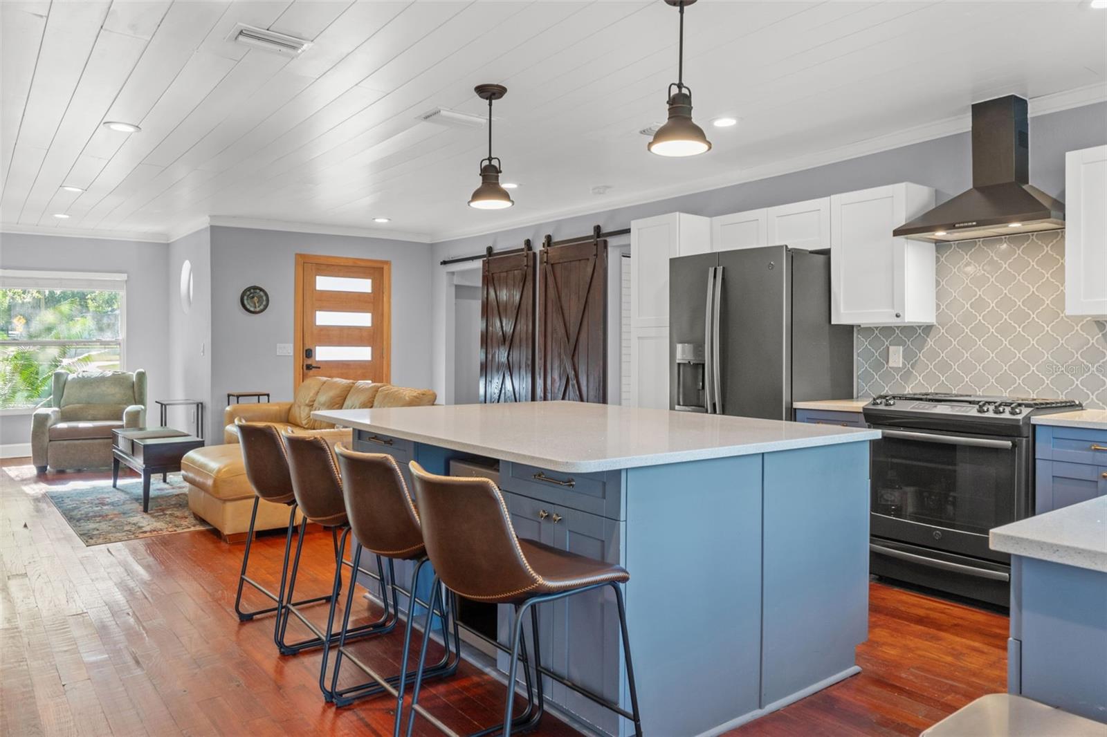 Image 17 of 67 For 1502 Park Circle