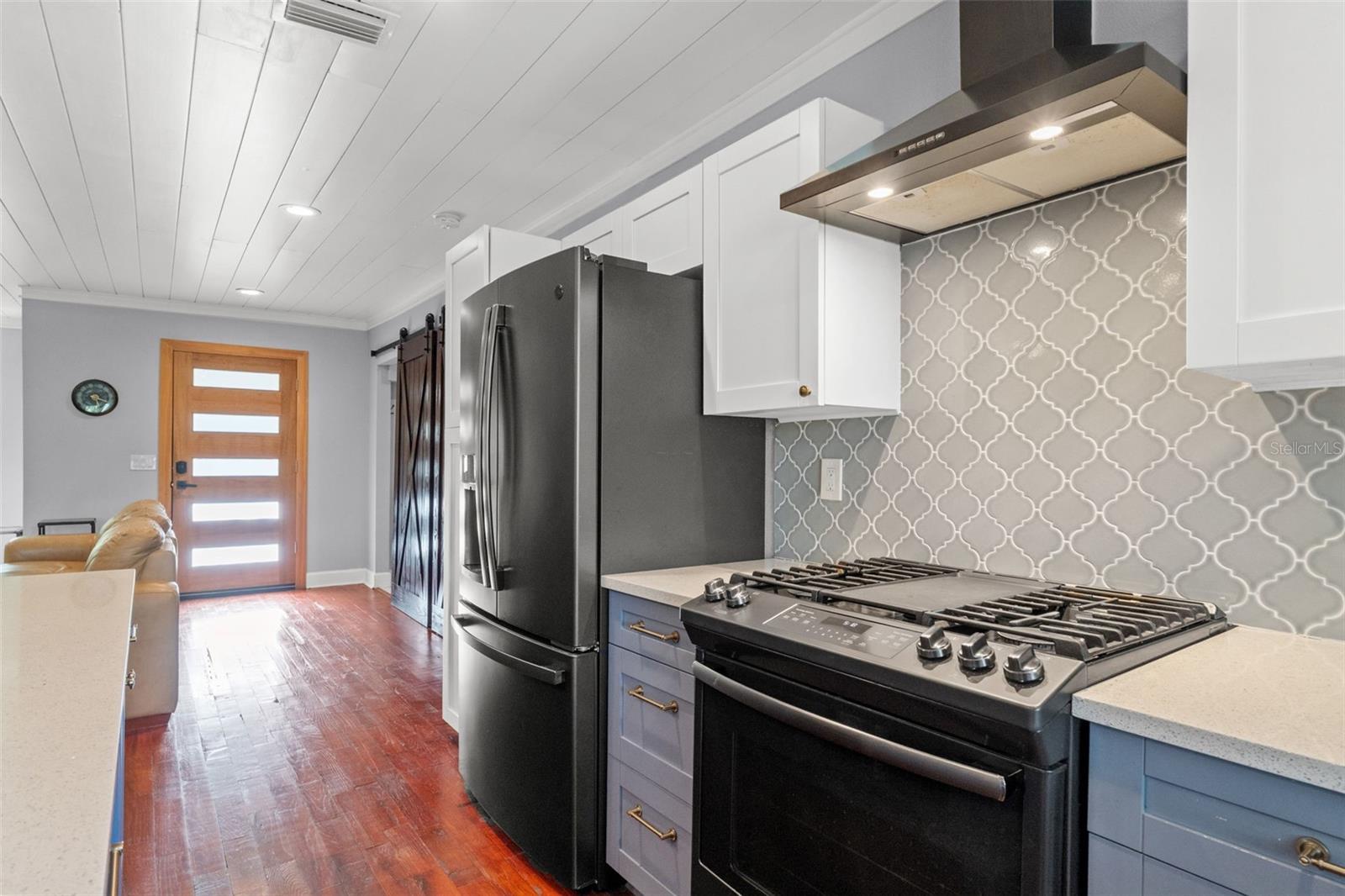 Image 19 of 67 For 1502 Park Circle