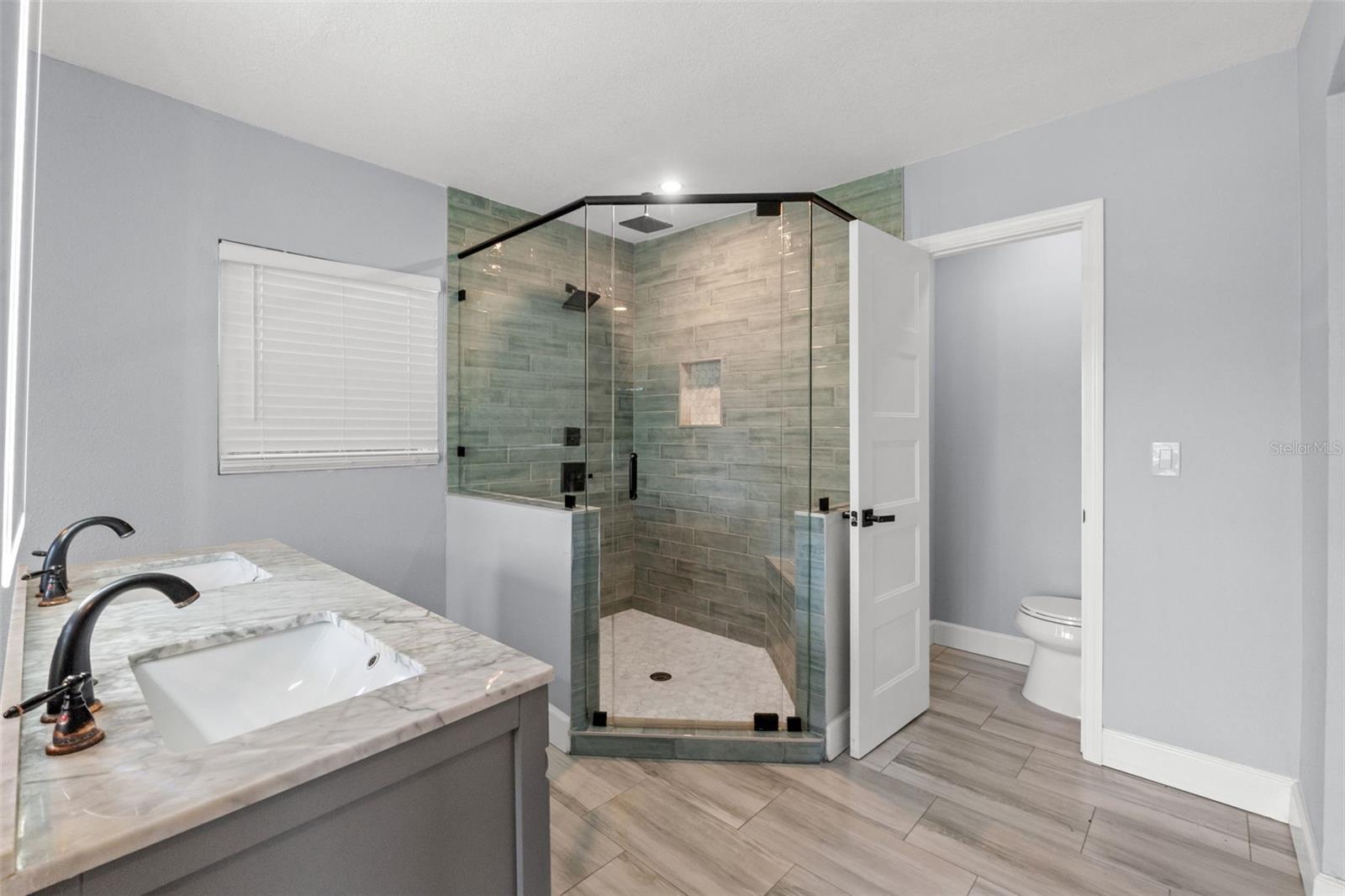 Image 32 of 67 For 1502 Park Circle