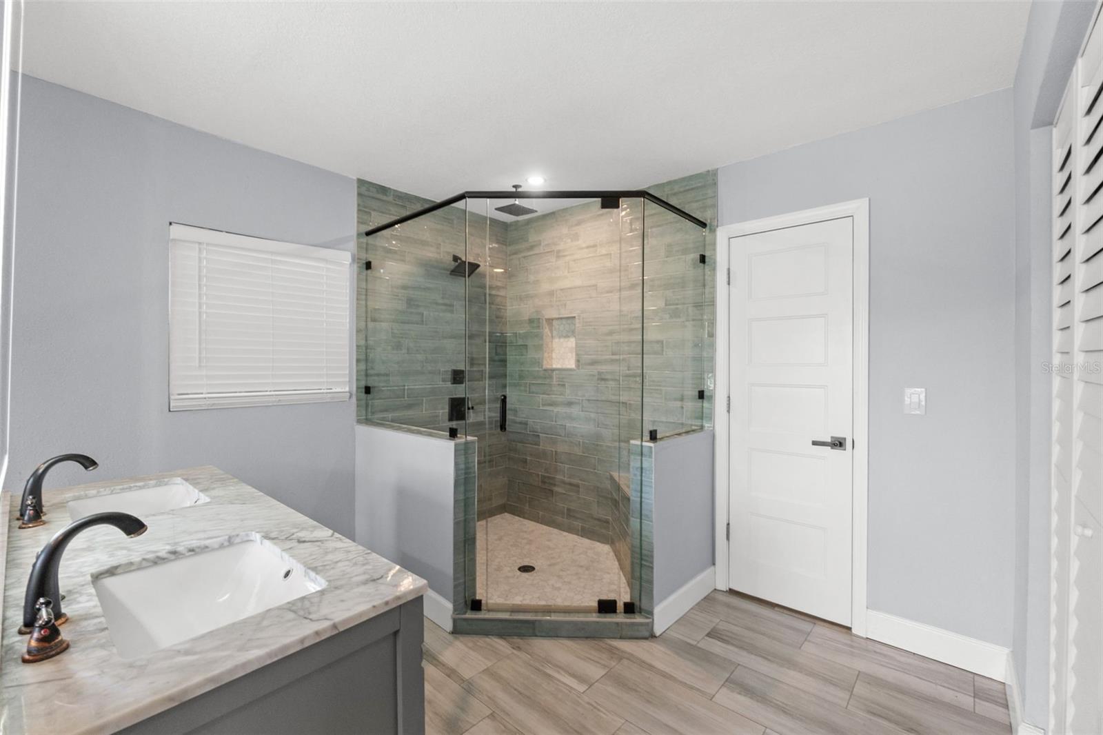 Image 34 of 67 For 1502 Park Circle