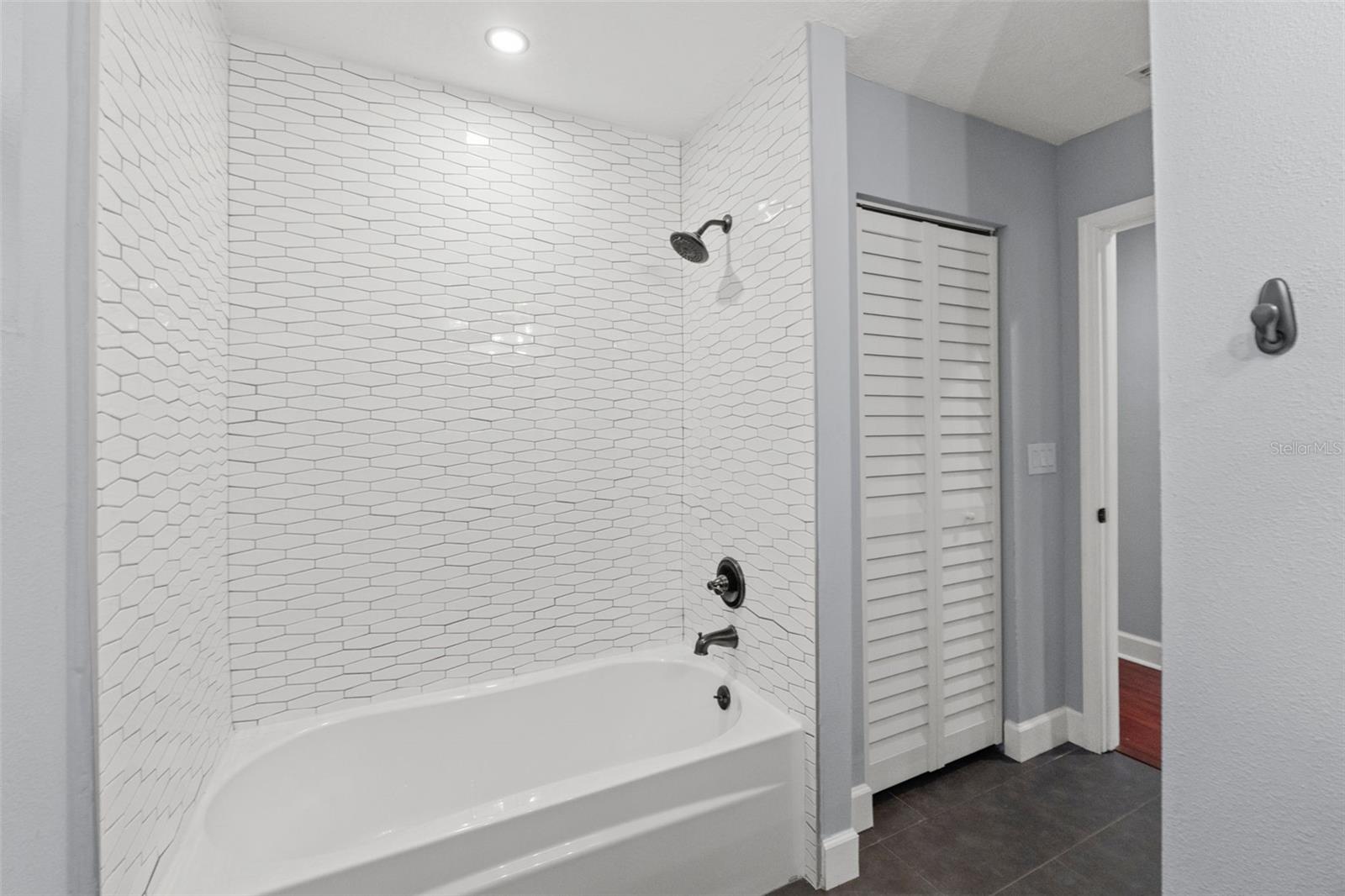 Image 39 of 67 For 1502 Park Circle