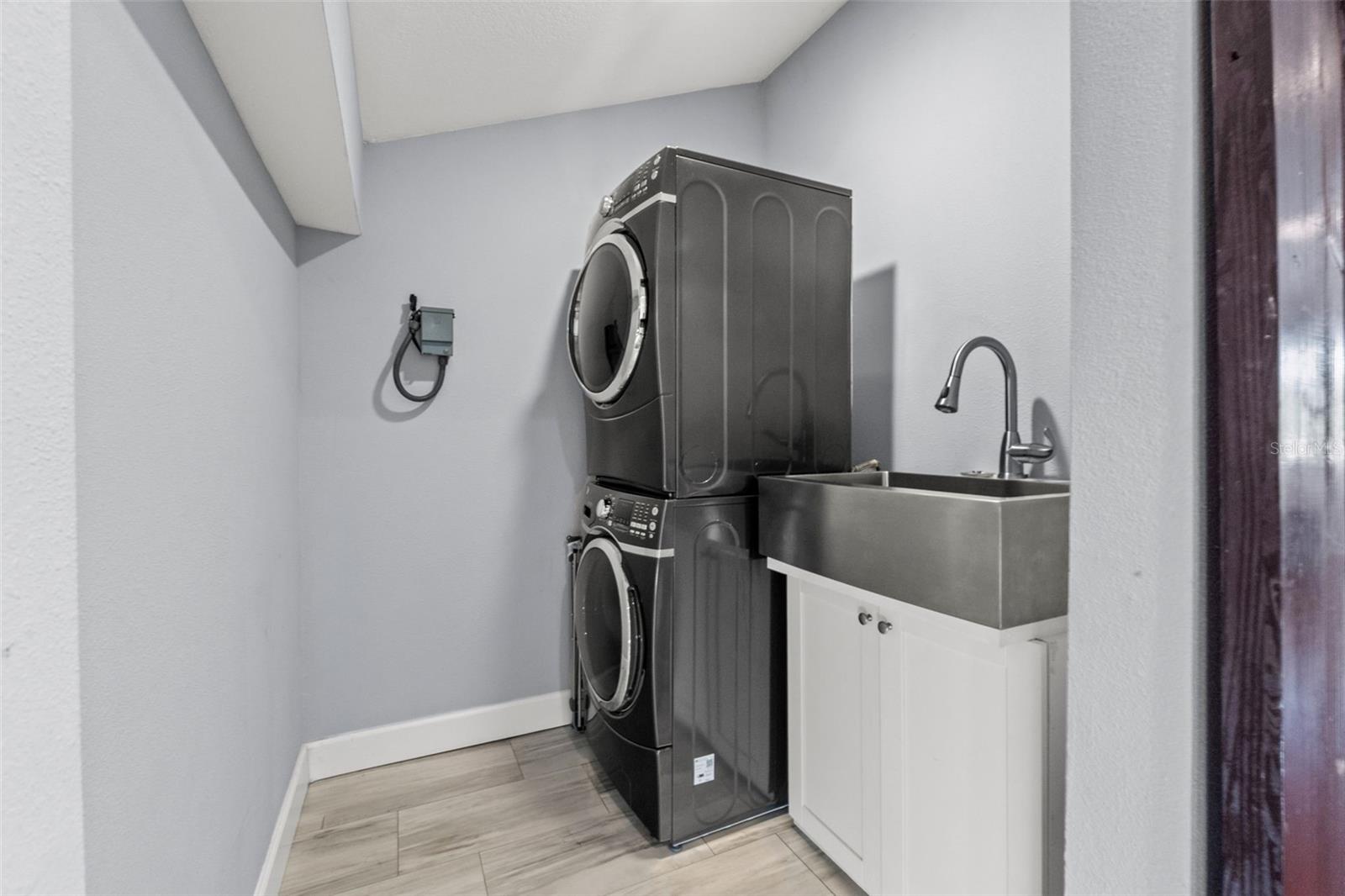 Image 64 of 67 For 1502 Park Circle